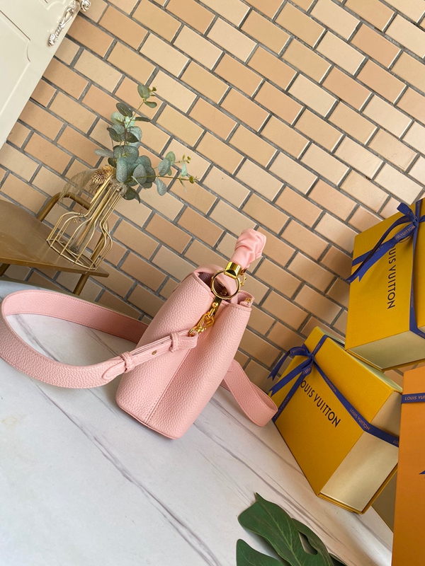 ルイヴィトンバッグ背面デザイン